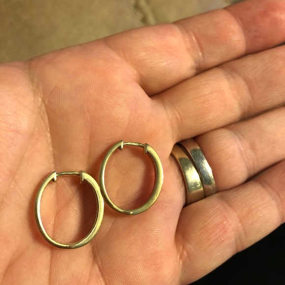 SOLD!!!10kt yellow gold diamond oval hoop earrings - Picture 3 of 4